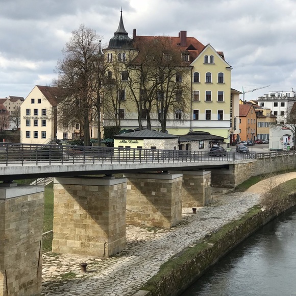 Meet your Posher, Jeanne - Picture 1 of 1